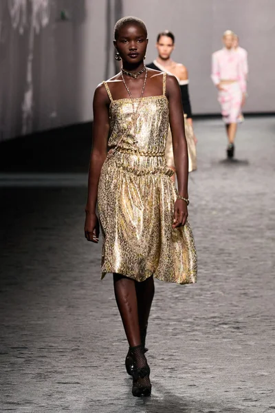 Look 50